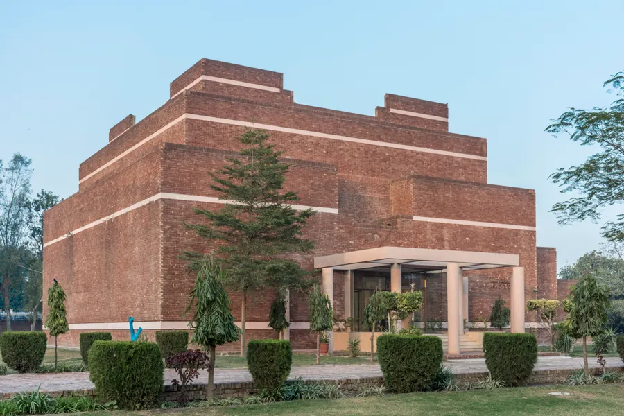Alhamra Art Gallery — Civic architectural photography, Lahore