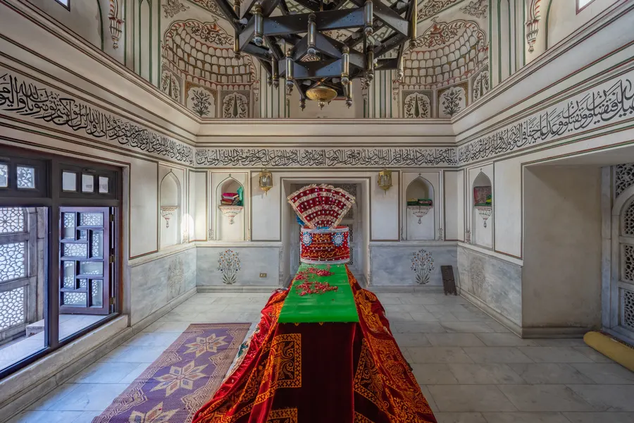 Baba Hassan Din Shrine — Religious architectural photography, Lahore