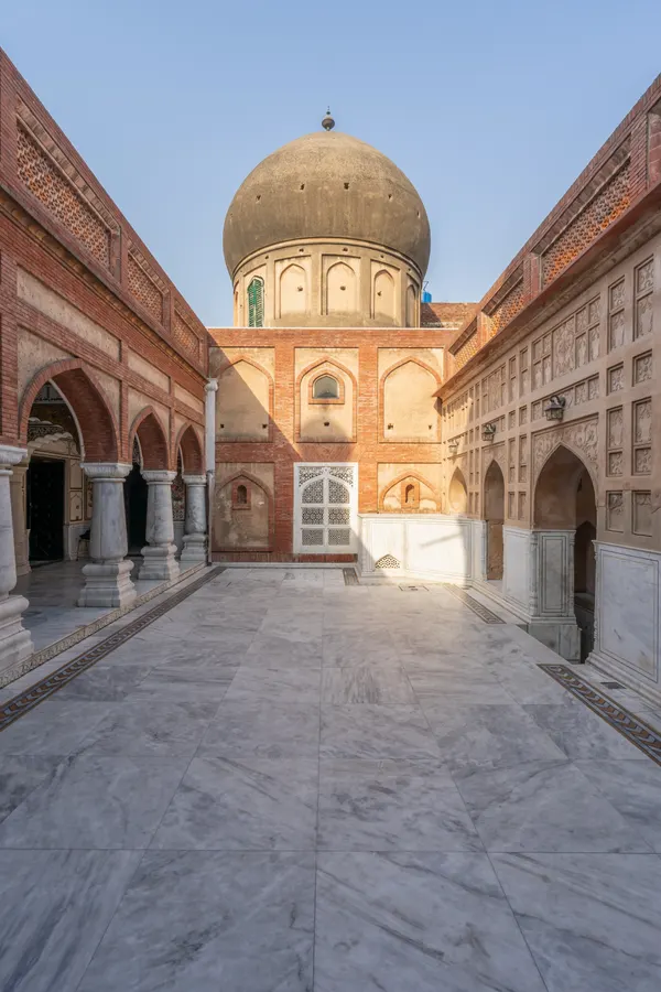 Baba Hassan Din Shrine — Religious architectural photography, Lahore