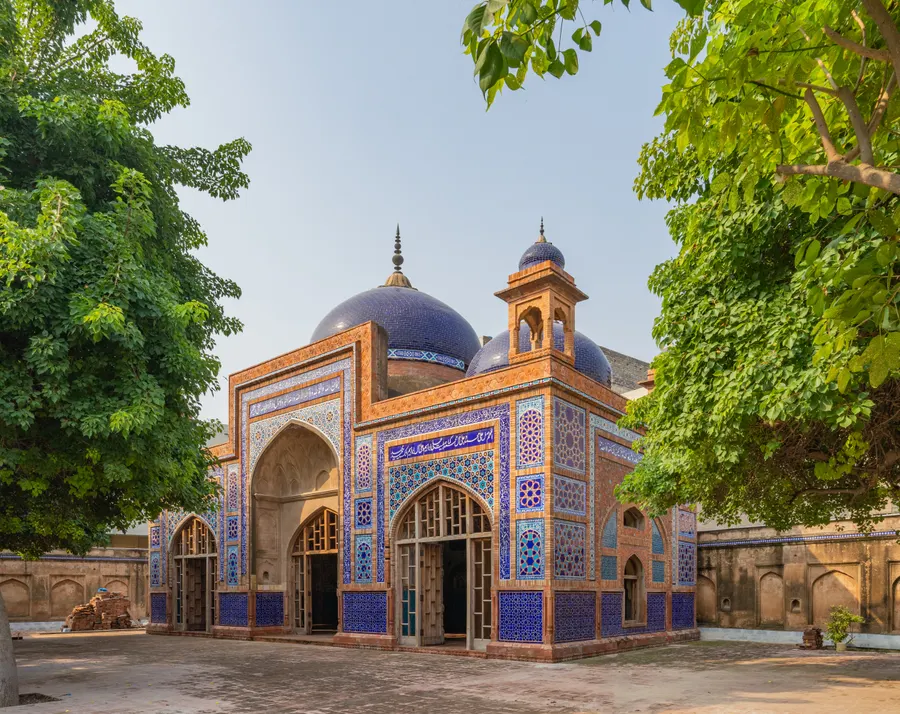 Sally Town Mosque — Religious architectural photography, Lahore