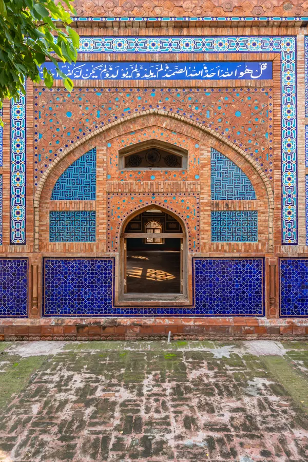 Sally Town Mosque — Religious architectural photography, Lahore